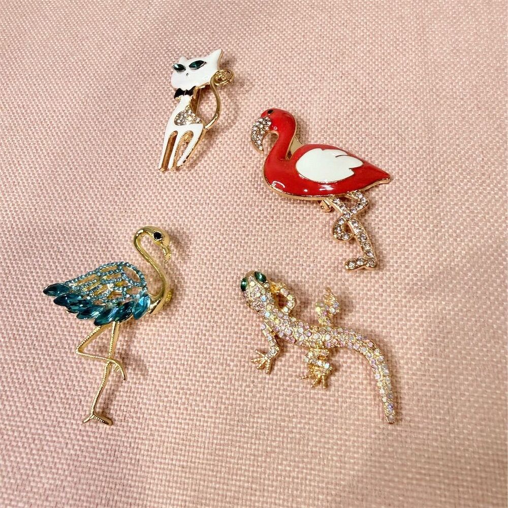 Bundle Set of 4 Animal Brooch Pins Flamingo Cat Gecko Parrot gift sale lot